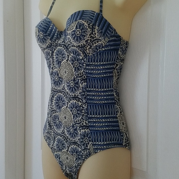 Retro Style Volcom Swimsuit - Picture 5 of 8